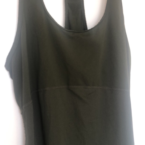 Fabletics Cashel curved cinch tank in forest green - Picture 2 of 5